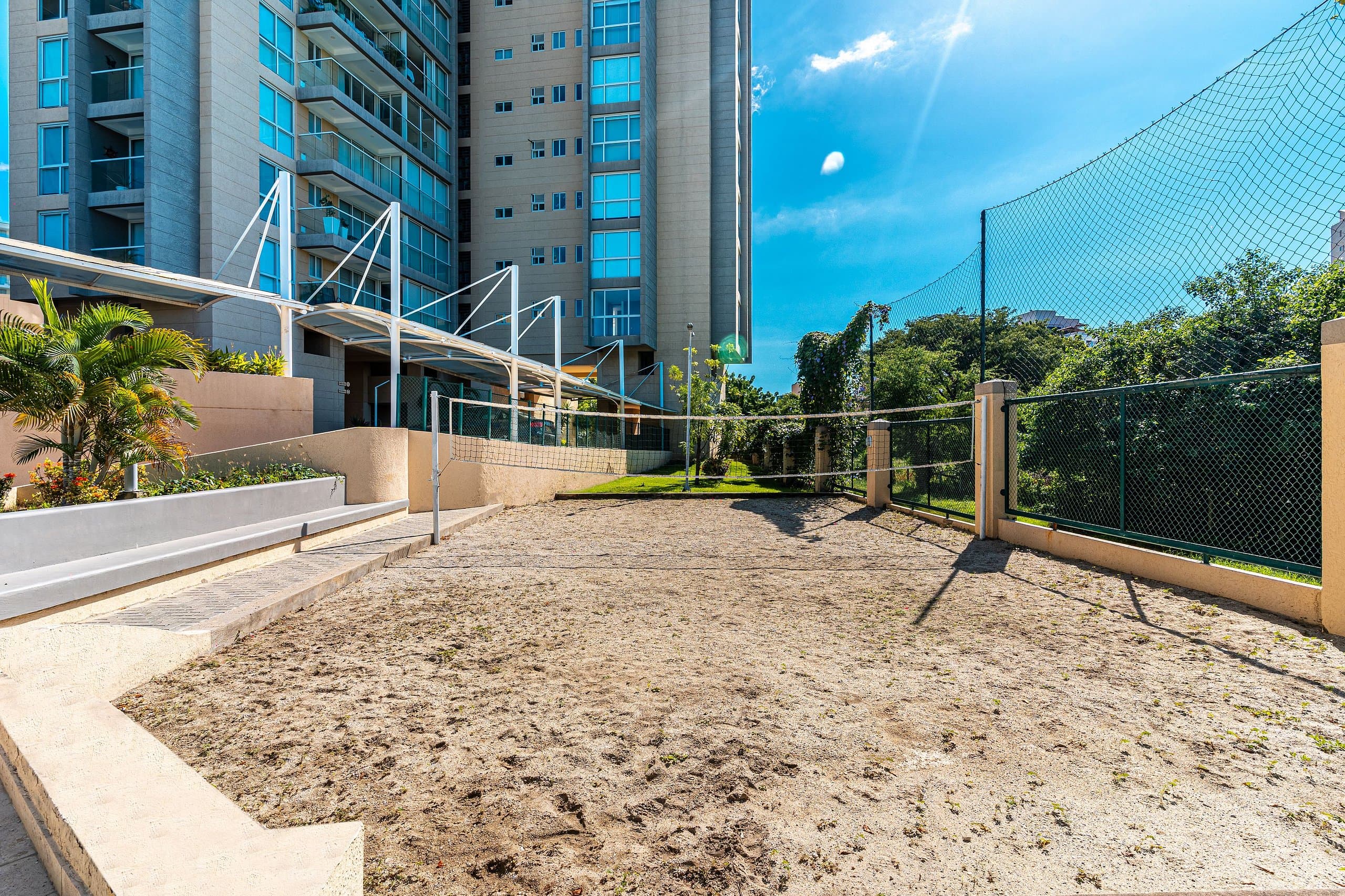 Vista 3 de Zazue Condominium x Ahead