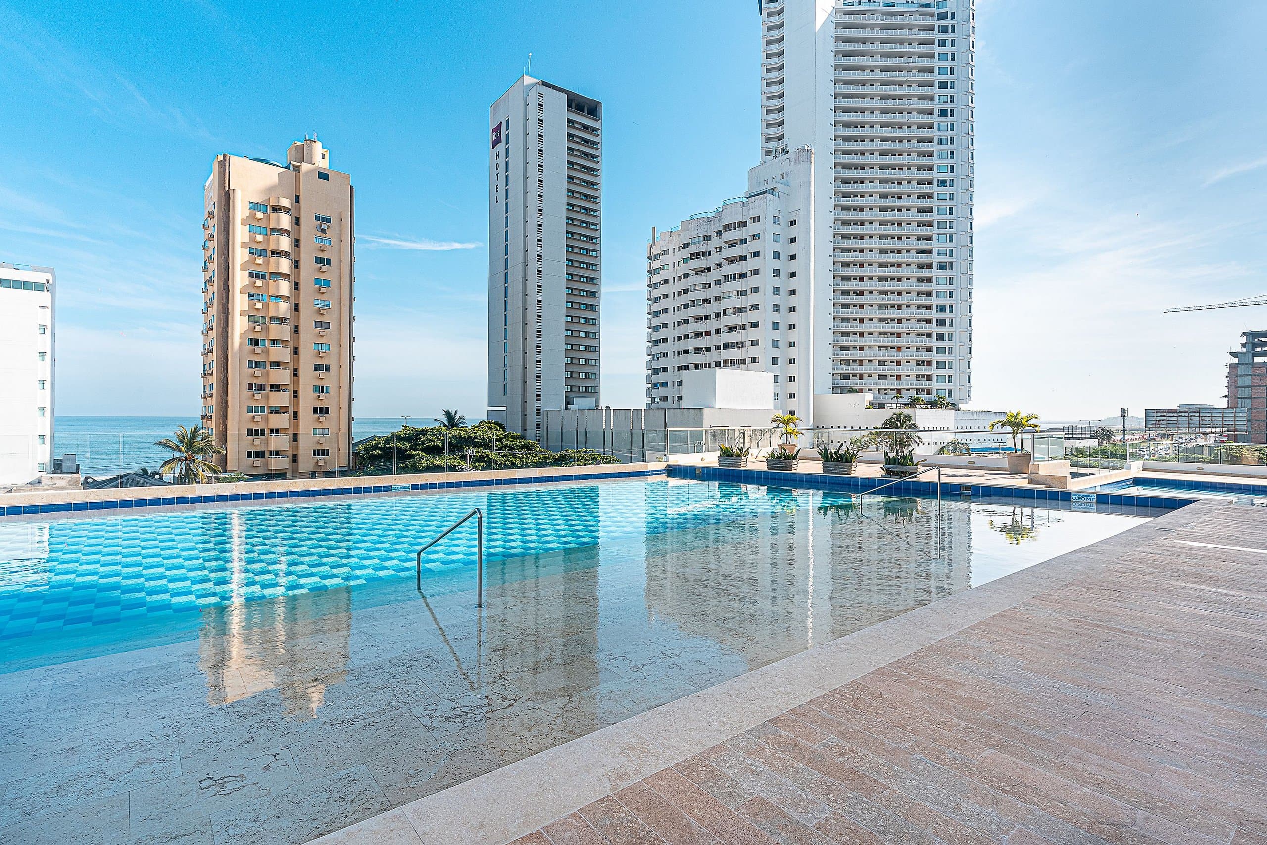 Vista 2 de Montu x Ahead